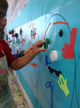 sticky faces | www.smallhandsbigart.com/blog Toddler Art Project from Small Hands Big Art