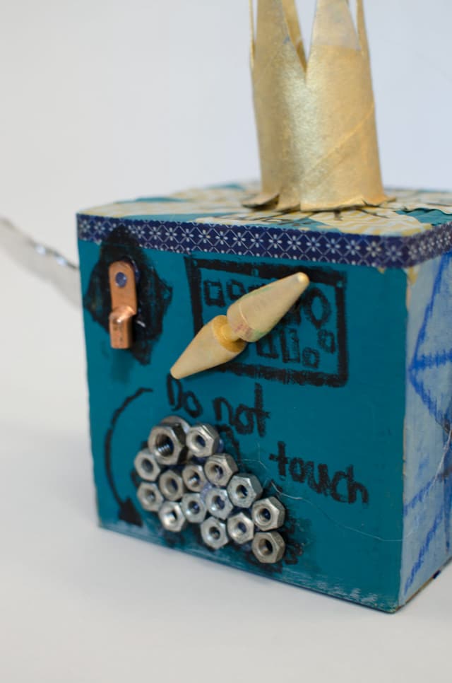 Mechanical Box Creatures // www.smallhandsbigart.com