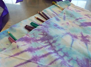 tie-dye aprons | www.smallhandsbigart.com