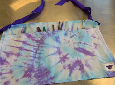 tie-dye aprons | www.smallhandsbigart.com