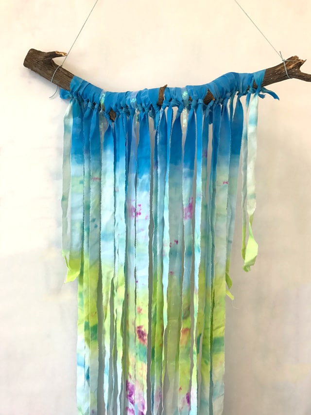 Dip Dye Wall Tapestries // www.smallhandsbigart.com