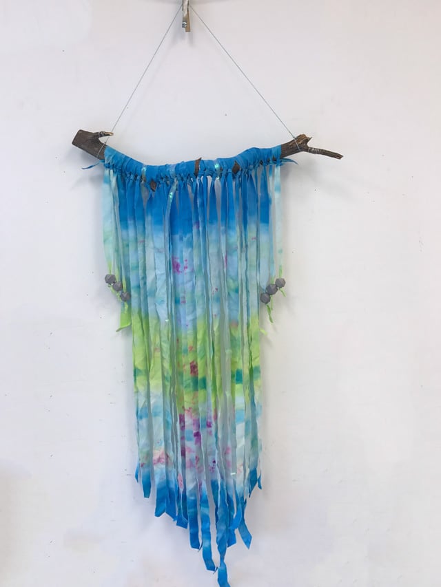 Dip Dye Wall Tapestries // www.smallhandsbigart.com